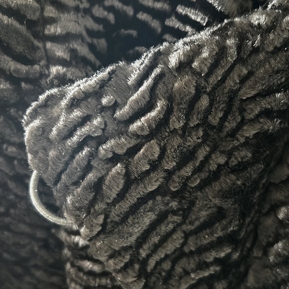 Black jacket in excellent condition with pleather belt. Polyester/ cotton - Picture 4 of 5